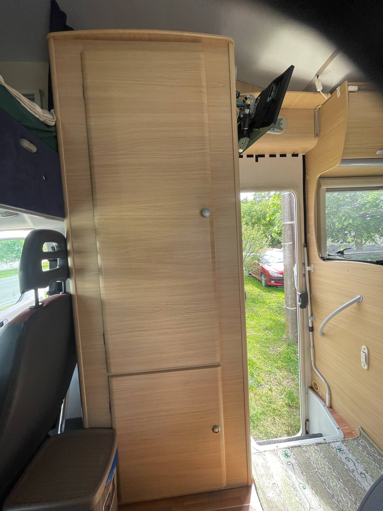 Kamper FIAT DUCATO 2007 god. Mot.2,3 -160.ks.6 mesta za voznju i 6 za spavanje . - Slika 16