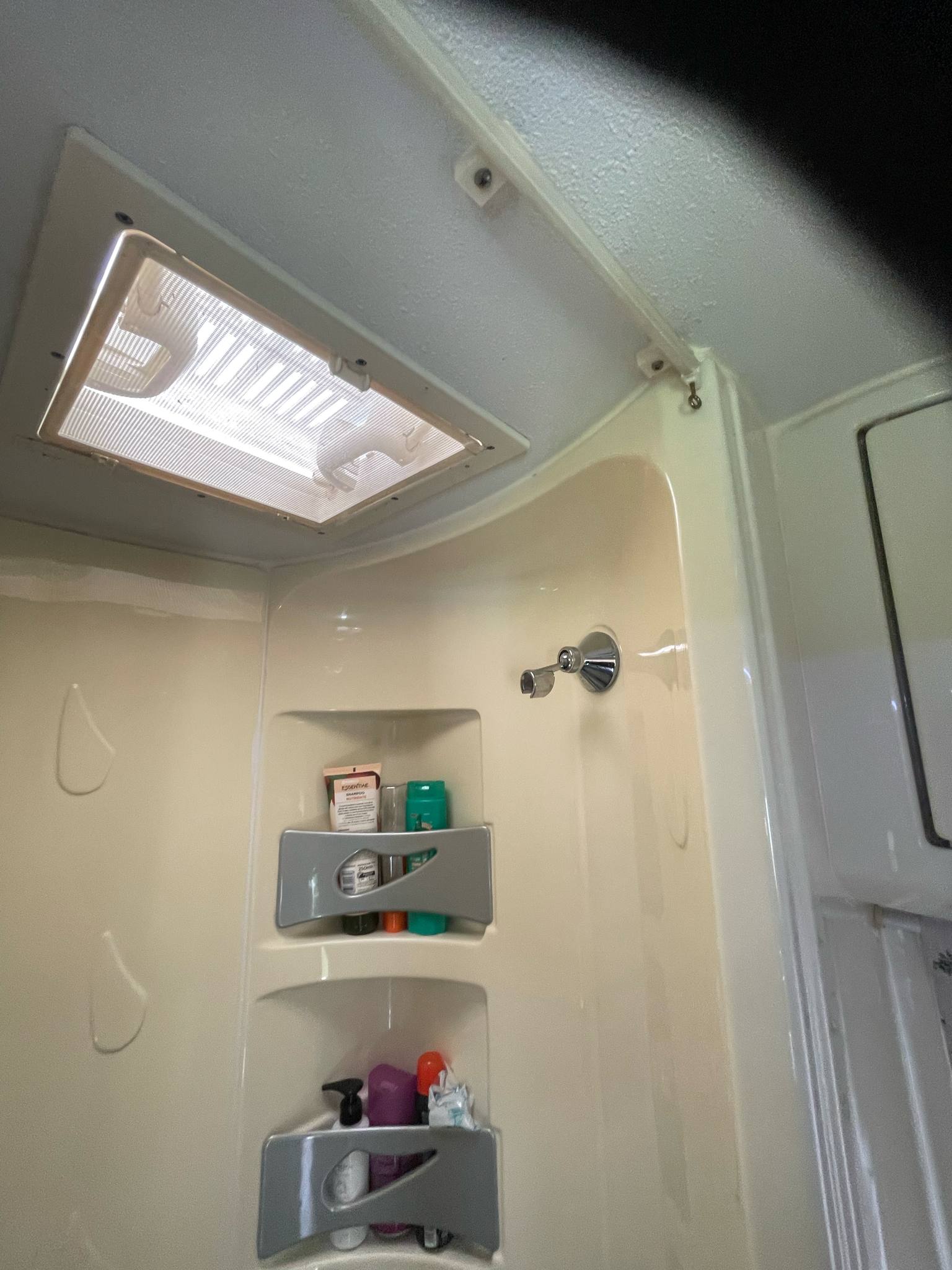 Kamper FIAT DUCATO 2007 god. Mot.2,3 -160.ks.6 mesta za voznju i 6 za spavanje . - Slika 23