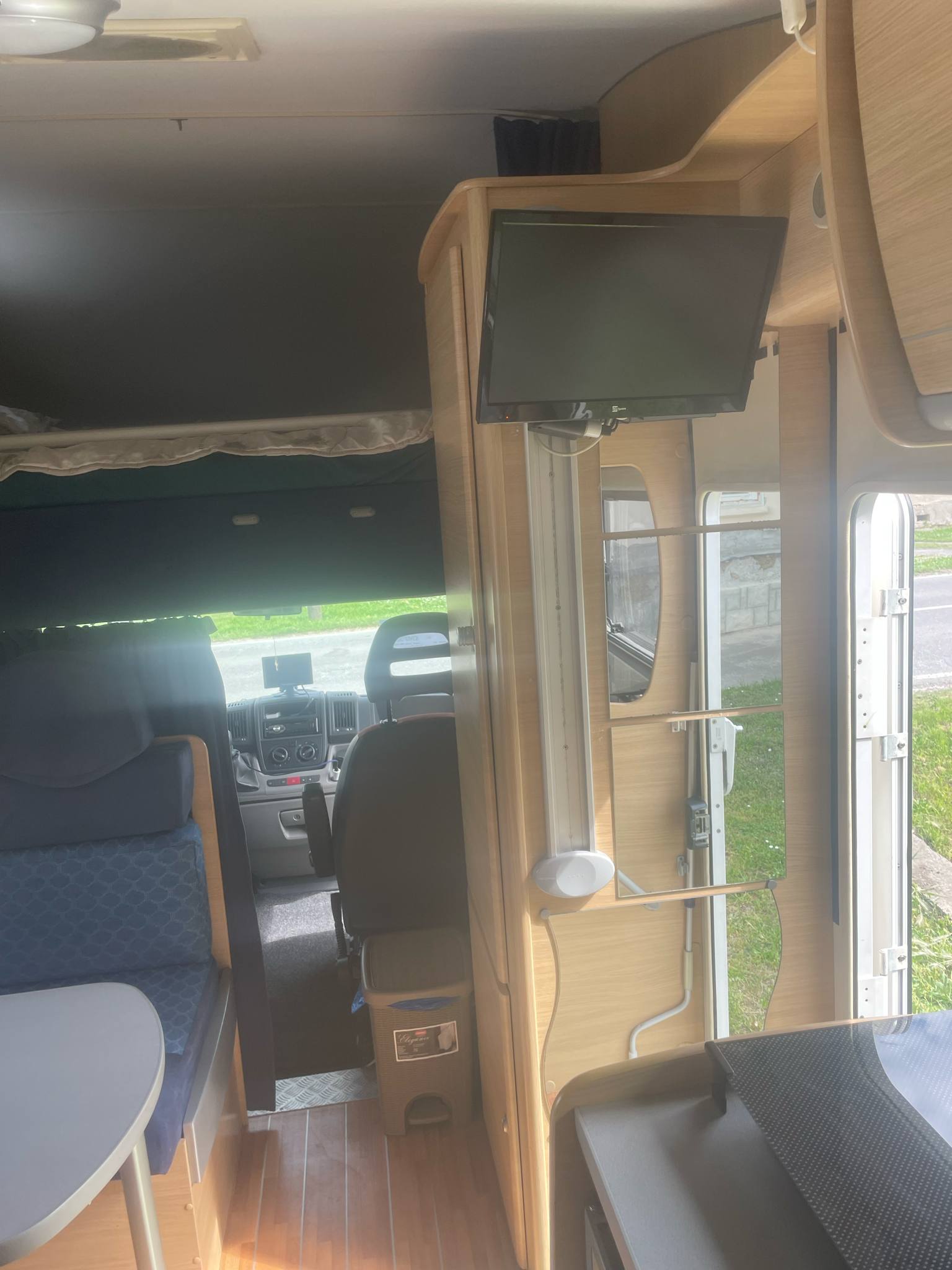 Kamper FIAT DUCATO 2007 god. Mot.2,3 -160.ks.6 mesta za voznju i 6 za spavanje . - Slika 9