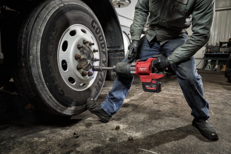 Udarni pištolj 18V, napajanje: na baterije M18 ONEFHIWF1D-121C, četvrtasti 1'', maksimalni moment odvajanja: 2711Nm, broj baterija 1 x 12Ah, pakovanje: kofer, baterija uključena, uključen punjač, MILWAUKEE 4933499251