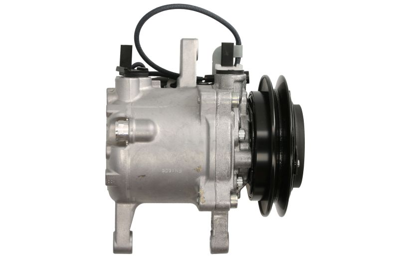 Kompresor klime (R134a) DENSO odgovara za: KUBOTA M 110 DTC, M 110 FC, M 120 DT, M 120 DTC, M 5040, M 7040, M 8540, M 9540, M 96 S; DENSO DCP99830